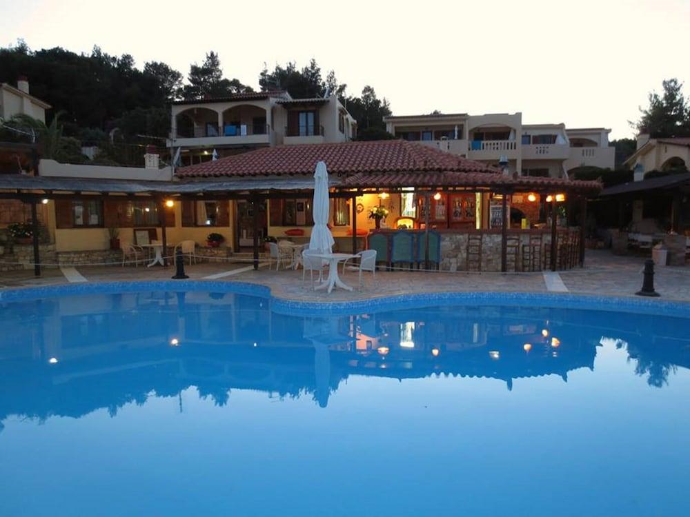 Milia Bay Hotel Apartments Exteriér fotografie